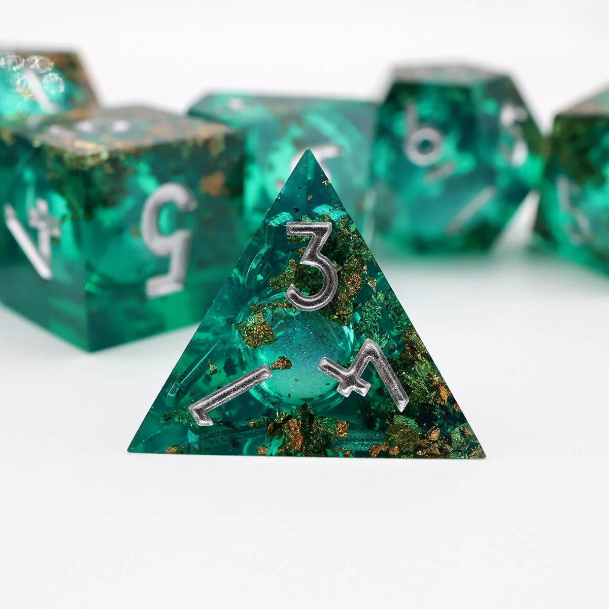 Sharp Edge Liquid Core 7-Piece DND Dice Set - Image 9